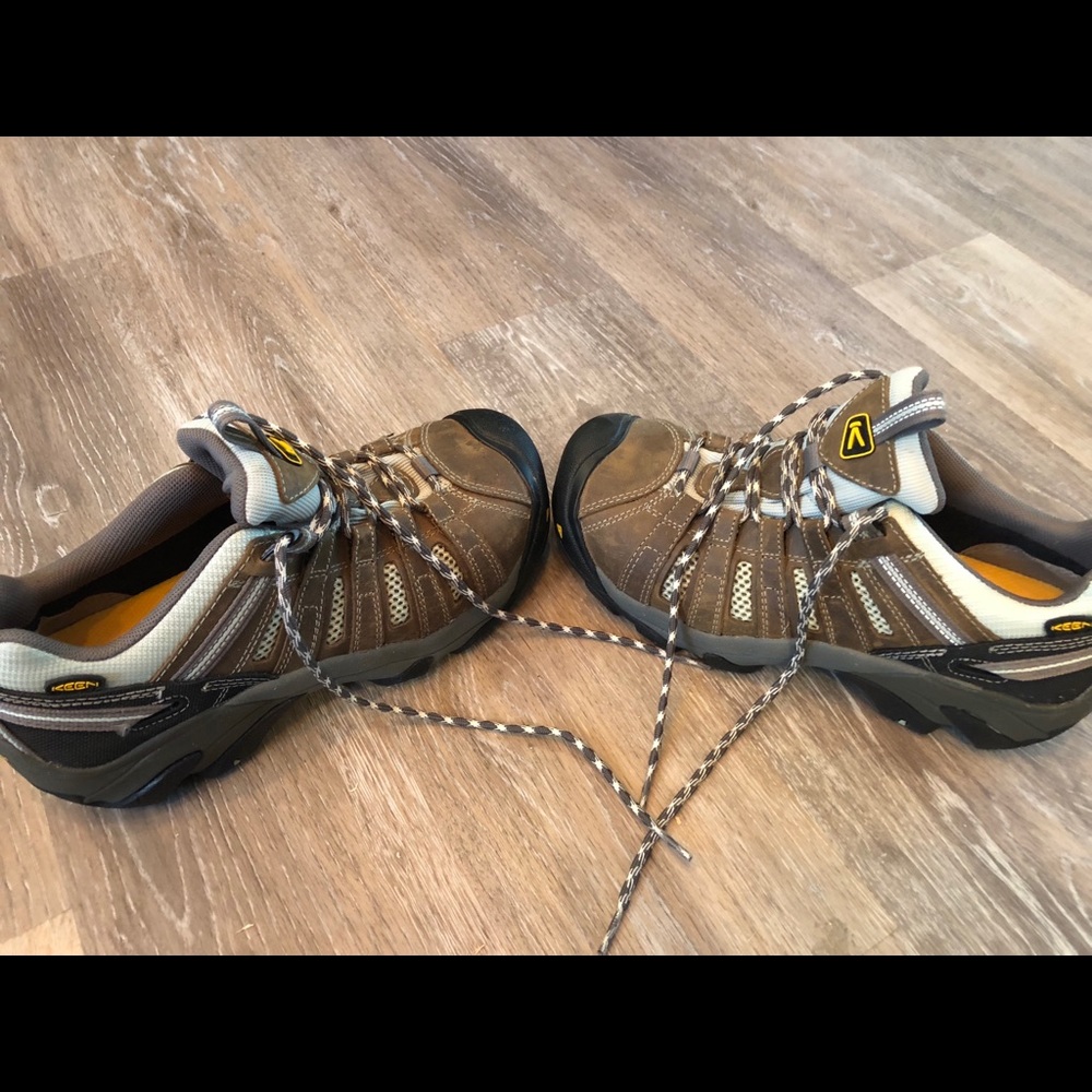 Women’s Keen steel toe shoes. Size 8.5 worn once